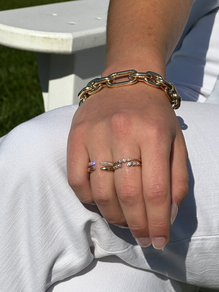 14K GOLD CHUNKY SEMI-HOLLOW BRACELET
Chunky 14K Gold Bracelet
Semi-Hollow Gold Bracelet
Tina Gold Bracelet
14K Gold Chunky Bracelet
Luxury 14K Gold Bracelet
Chunky gold bracelet
14K gold bracelet
Semi-hollow bracelet
Gold bracelet
Statement bracelet
Designer gold jewelry
Chunky gold jewelry
14K gold jewelry
Luxury bracelet
Elegant bracelet