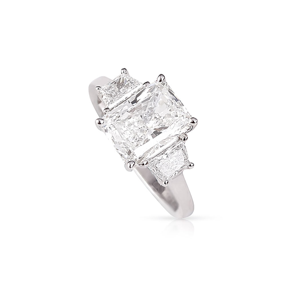 RADIANT CUT WITH TRAPEZOID SIDE STONES DIAMOND ENGAGEMENT RING
