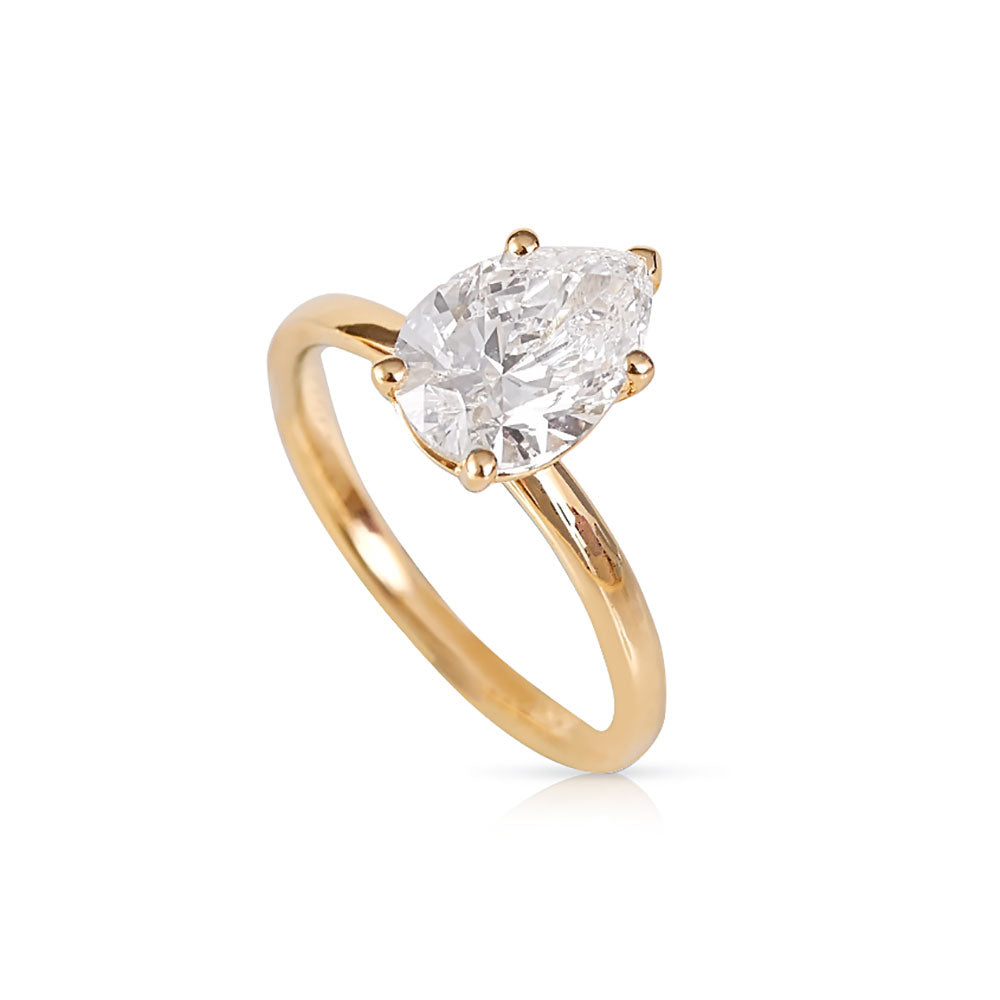 PEAR-SHAPED DIAMOND ENGAGEMENT RING