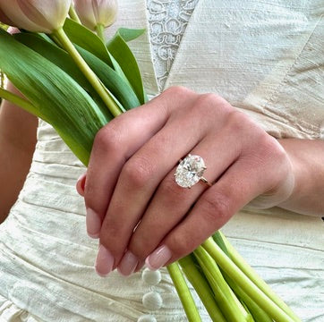 OVAL CUT DIAMOND ENGAGEMENT RING
