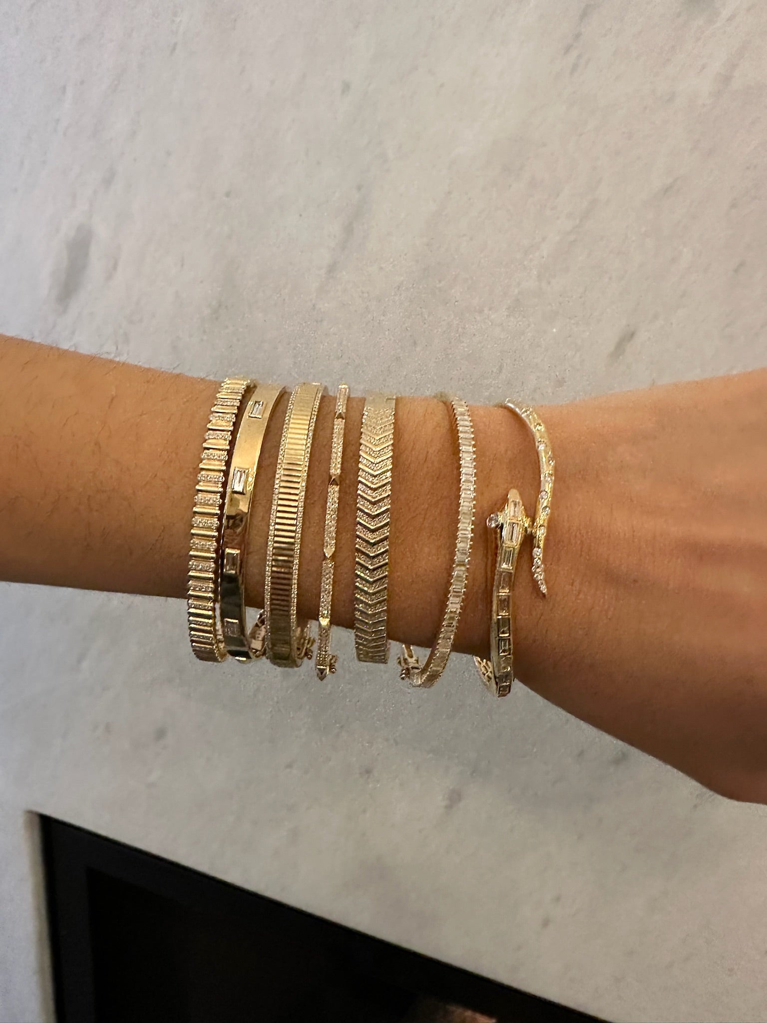 14K GOLD AND DIAMOND SNAKE BANGLE