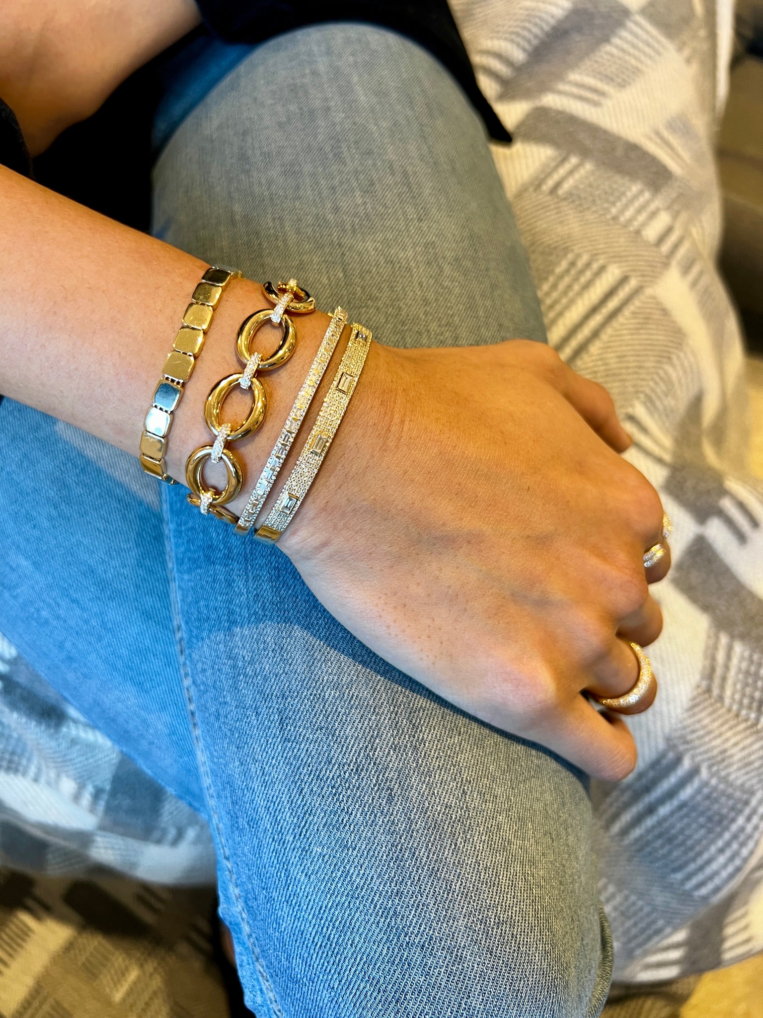 14K GOLD LARGE OVAL LINK WITH DIAMOND BRACELET
Large Oval Link with Diamond Bracelet
Oval Link Diamond Bracelet
Diamond Oval Link Bracelet
Luxury Oval Link Bracelet with Diamonds
Large Diamond Link Bracelet
Oval link bracelet
Diamond bracelet
Gold diamond bracelet
Luxury bracelet
Designer bracelet
Link bracelet
Diamond jewelry
Fine jewelry bracelet
Statement bracelet
Bold bracelet