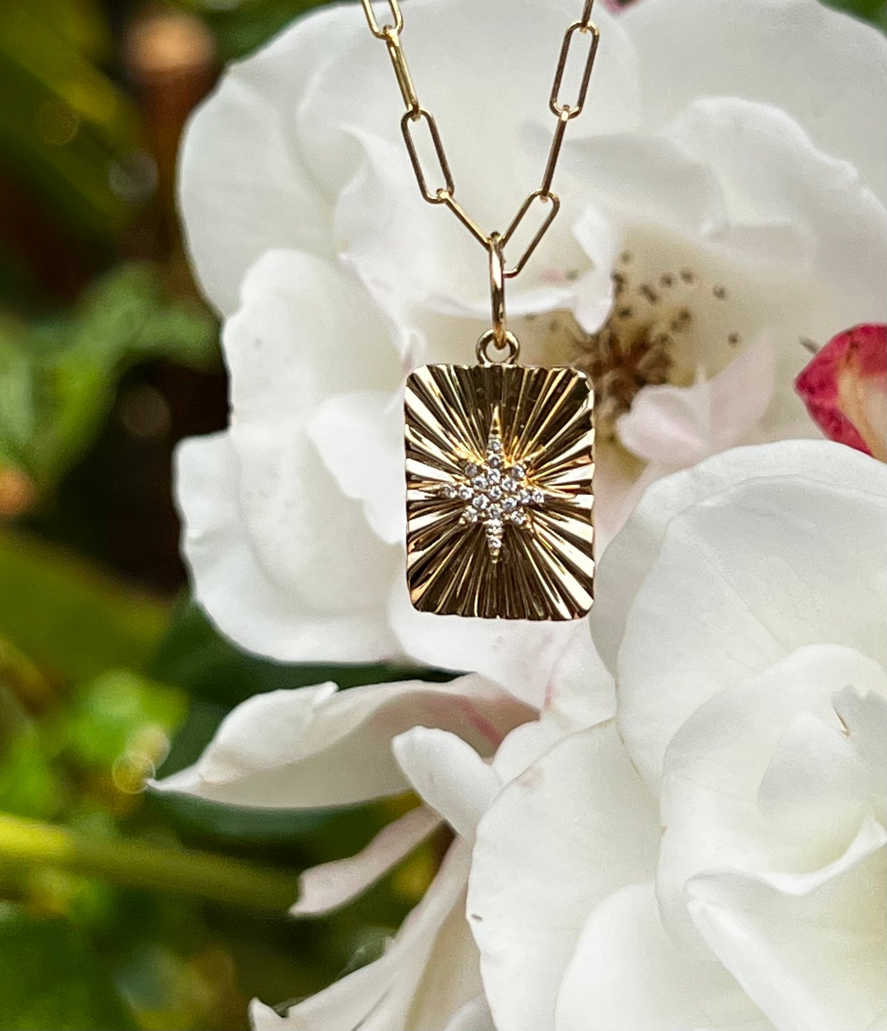 FLUTED 14K GOLD WITH DIAMOND STAR CHARM