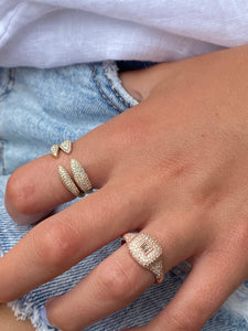 BAGUETTE DIAMOND SIGNET RING ROSE GOLD
Baguette Diamond Signet Ring
Signet Ring with Baguette Diamonds
Elegant Baguette Diamond Signet Ring
Designer Baguette Diamond Signet Ring
Modern Baguette Diamond Signet Ring
Diamond ring
Signet ring
Baguette ring
Fine jewelry
Designer diamond ring
Luxury jewelry
Women’s diamond rings
Statement ring
Modern ring
Personalized jewelry