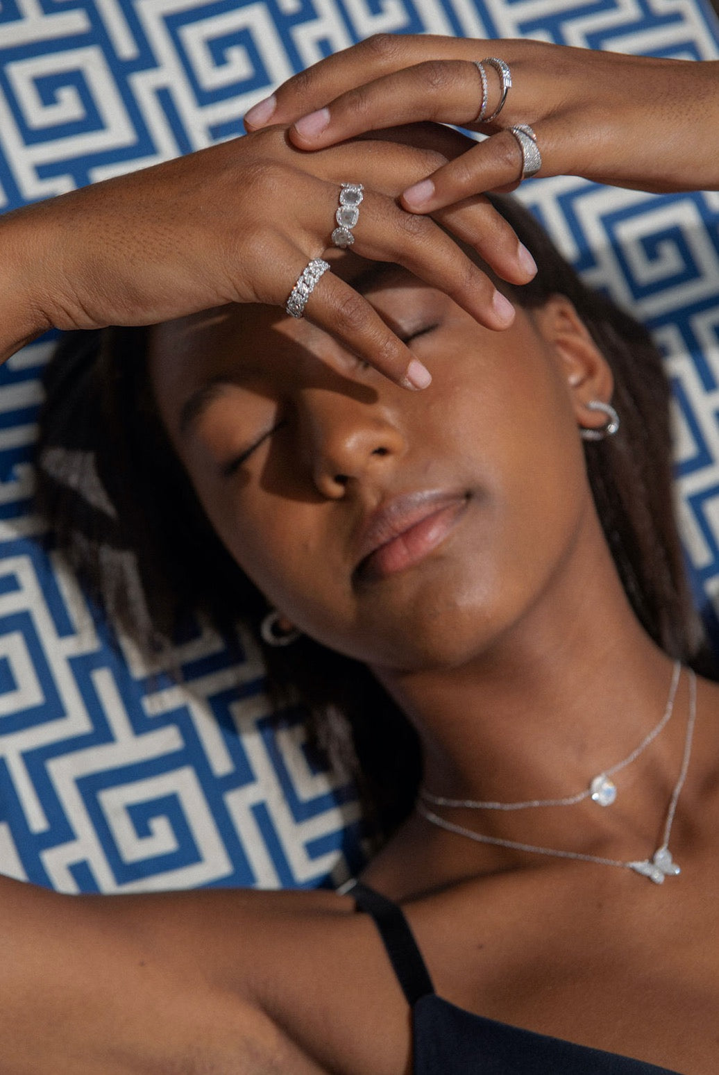 ALTERNATING BAGUETTE AND BRILLIANT DIAMOND RING