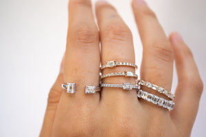 18K GOLD EMERALD CUT DIAMOND MISMATCHED RING
